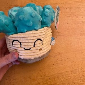 Bark box Squeakulent NWT dog toy.  Size M